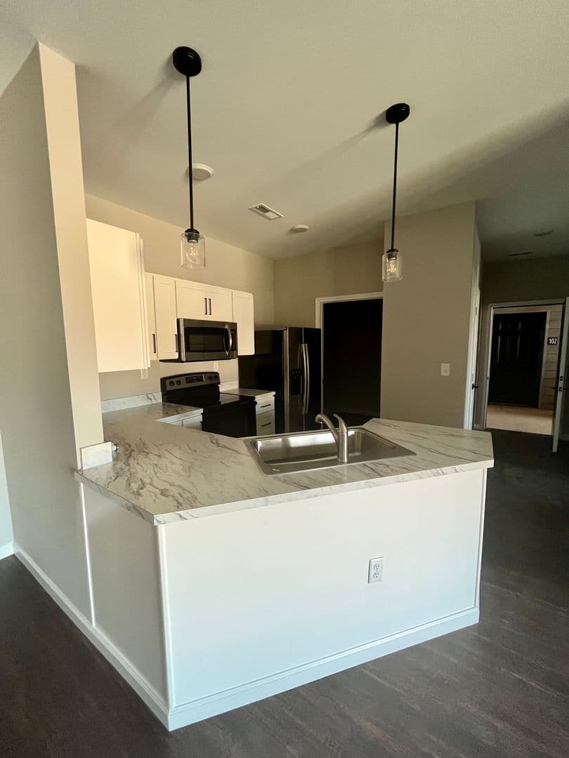 Georgetown Apartment: 105 Juniper Path