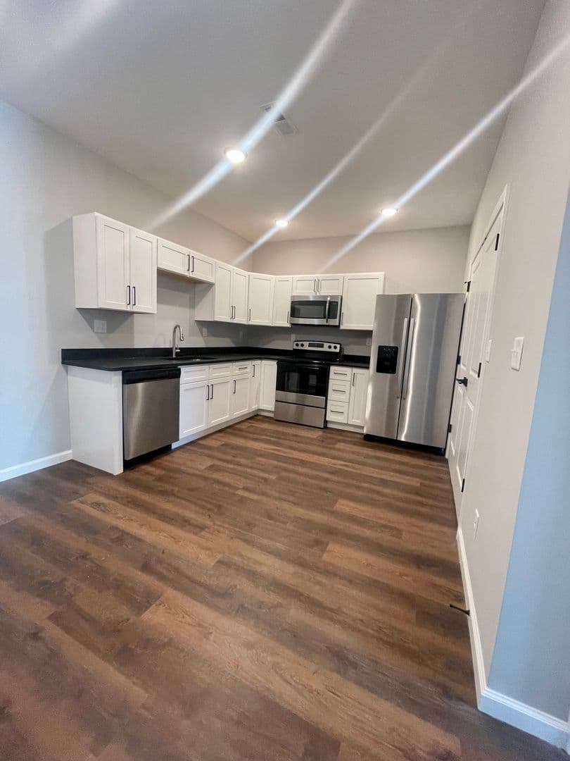 Georgetown Apartment: 105 Juniper Path
