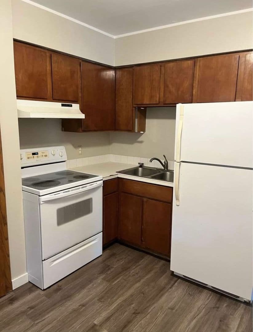 Avon Apartment: 607 Chinook Ave SW