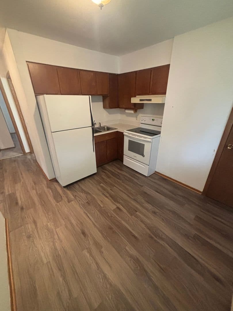 Avon Apartment: 607 Chinook Ave SW