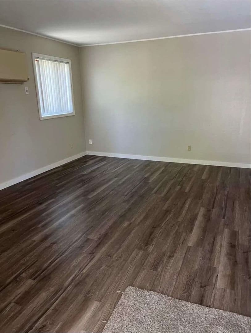 Avon Apartment: 607 Chinook Ave SW