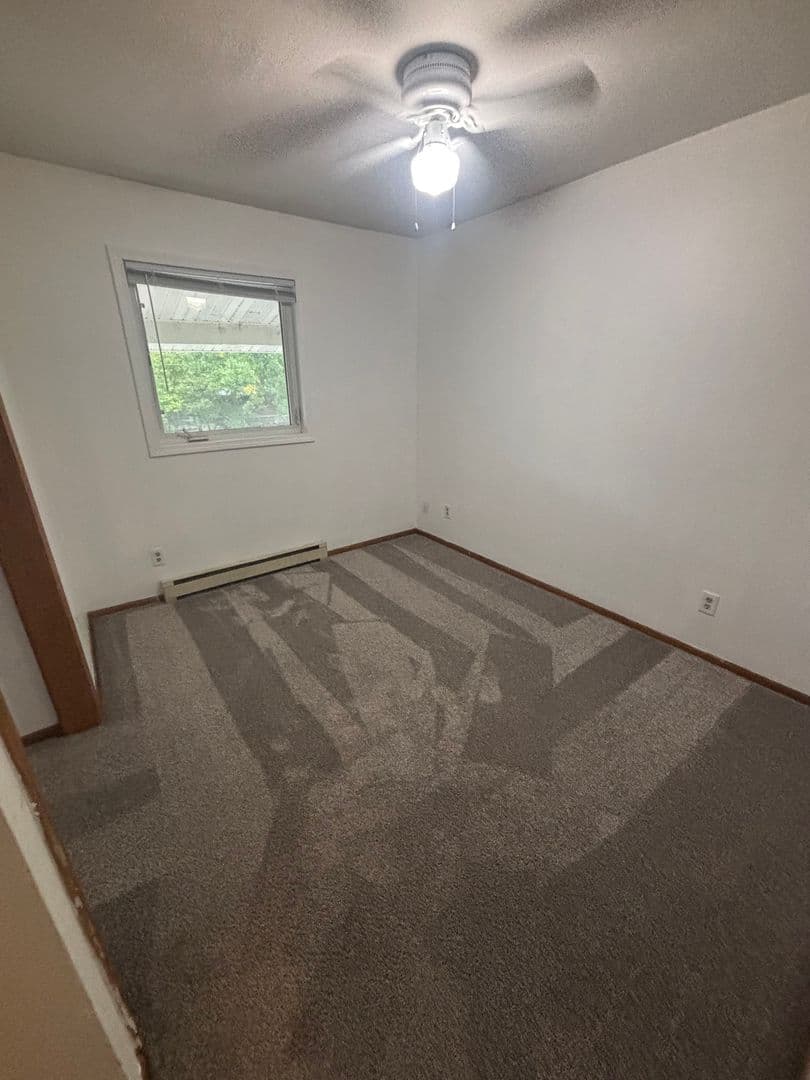 Avon Apartment: 607 Chinook Ave SW