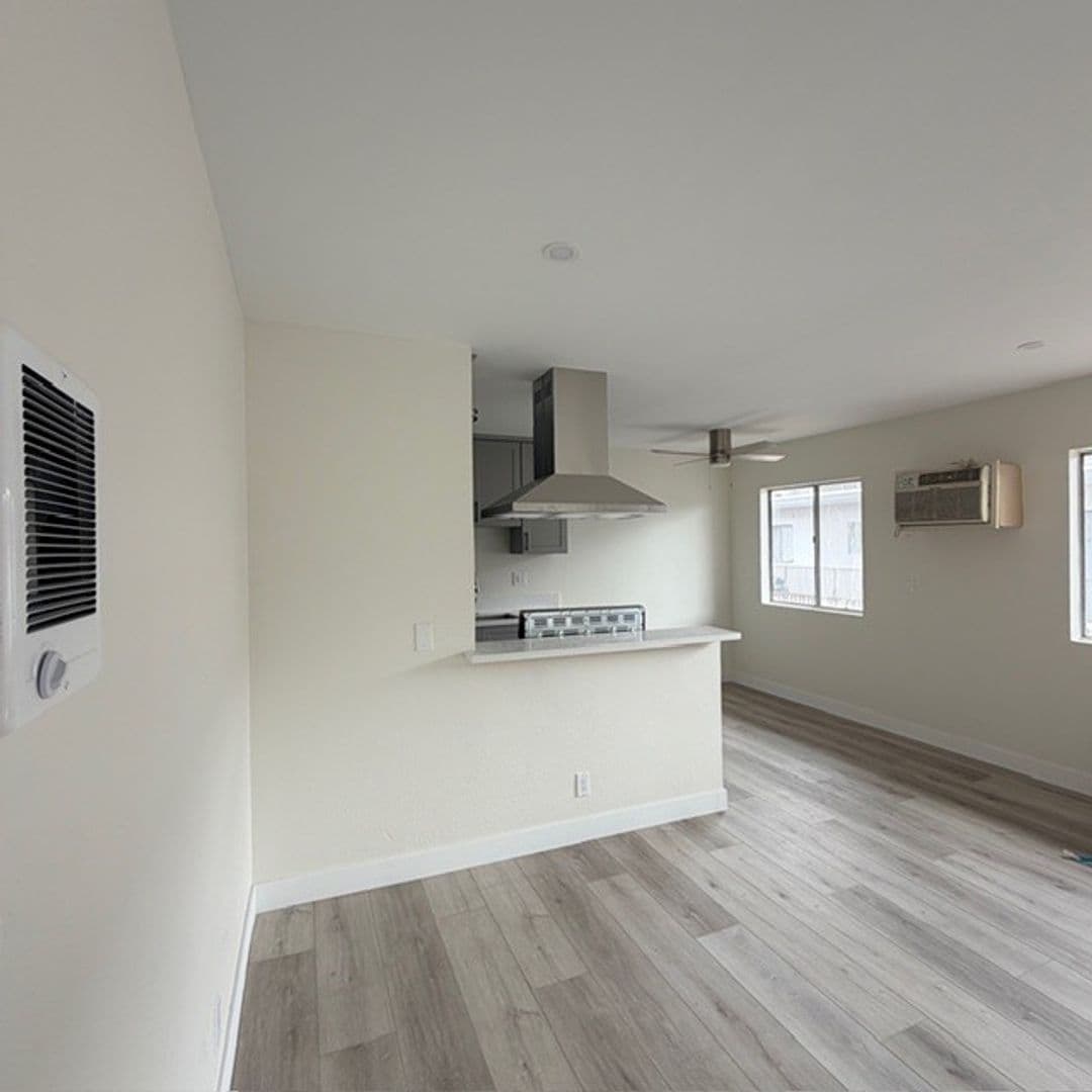 VAN NUYS Apartment: 8080 LANGDON AVE