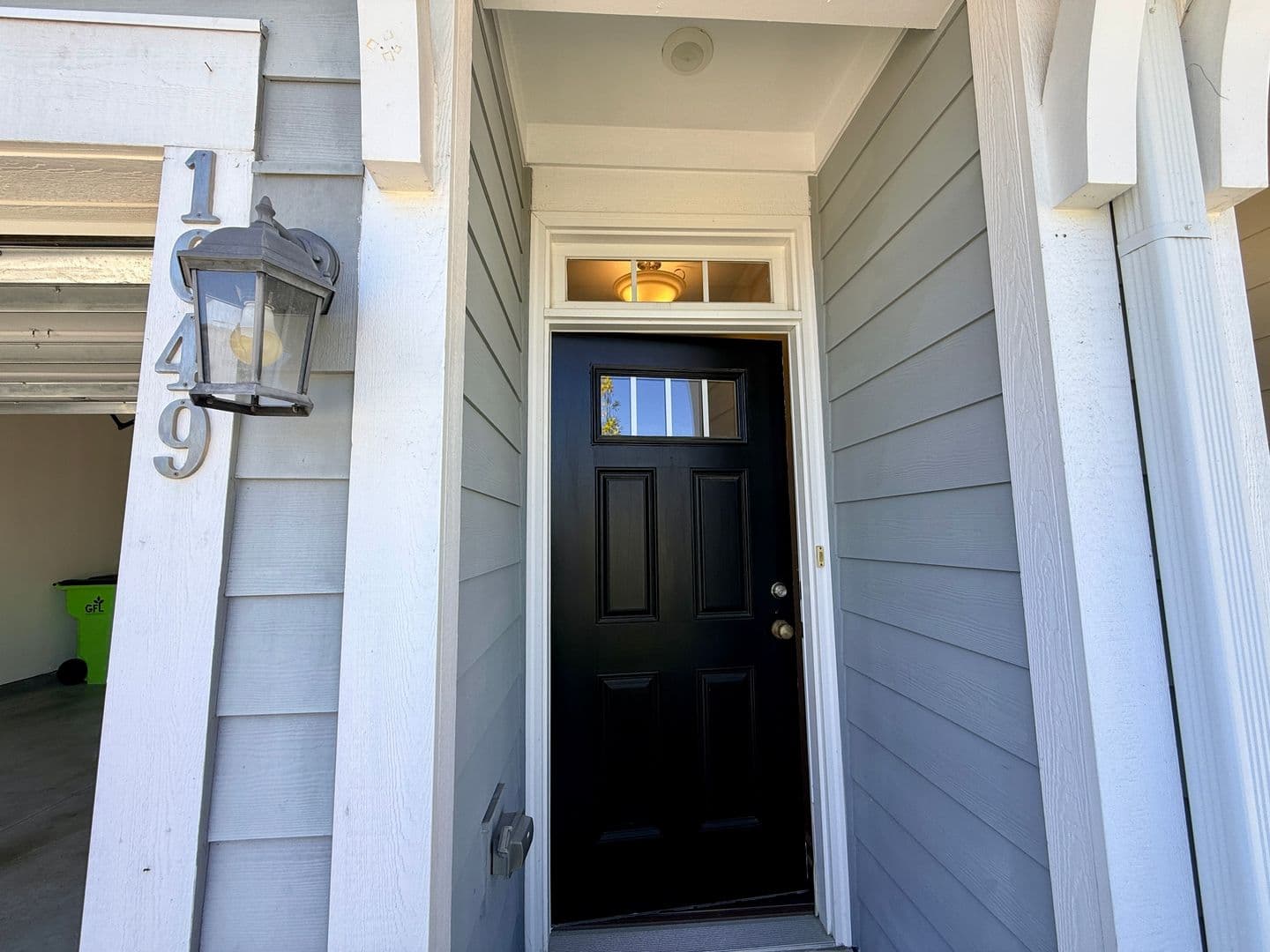 Durham House: 1049 Islip Pl