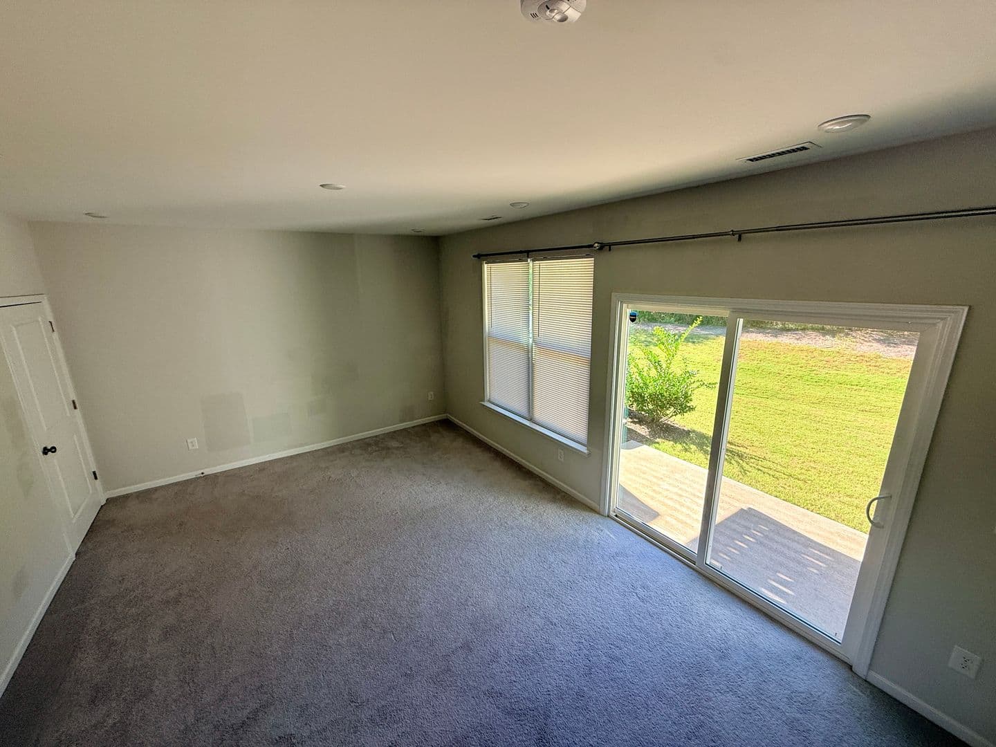 Durham House: 1049 Islip Pl