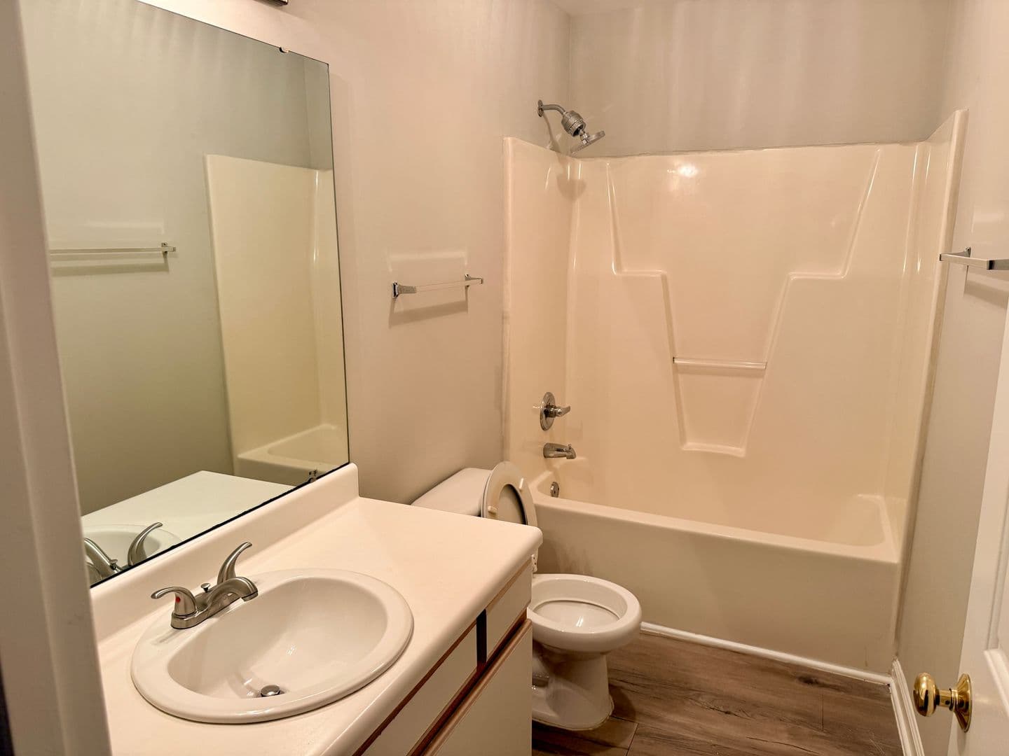 Raleigh Apartment: 1640 Hedingham Blvd.
