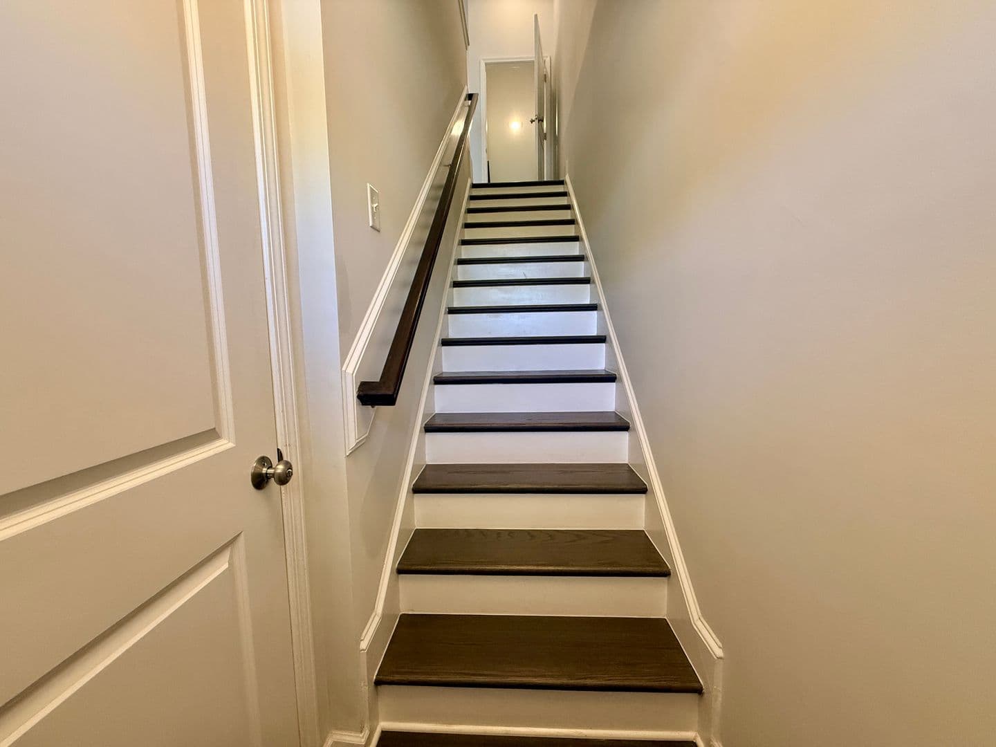 Durham House: 1049 Islip Pl