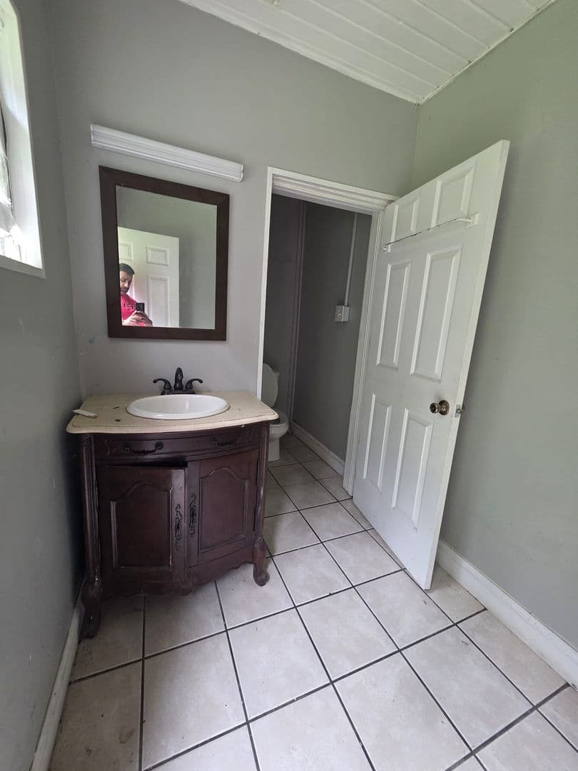 York Apartment: 104 Pinata Court