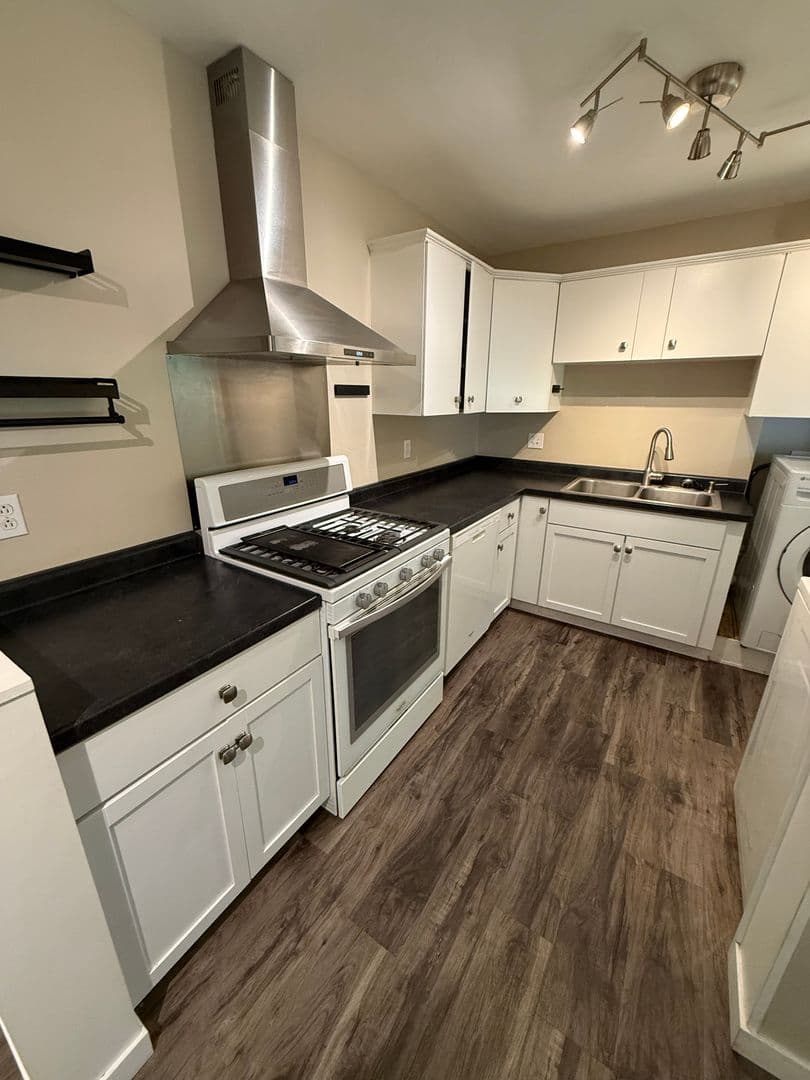 Manhattan Apartment: 1537 Hartford