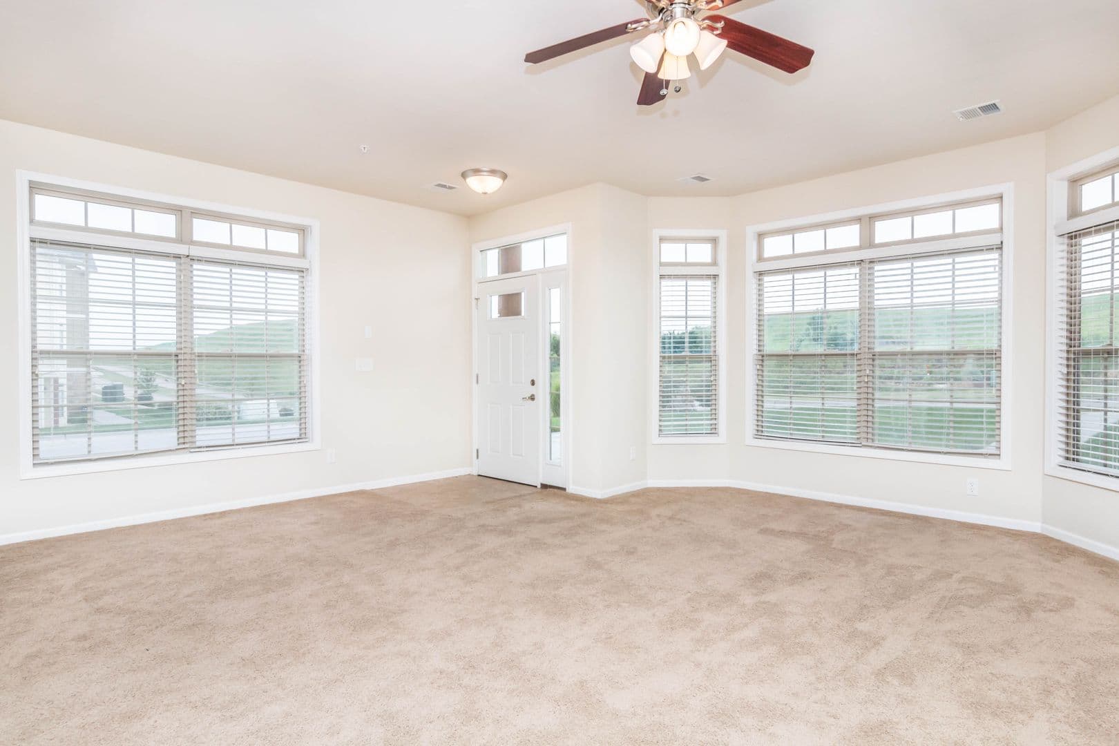 Manhattan Apartment: 3030 Grand Champion