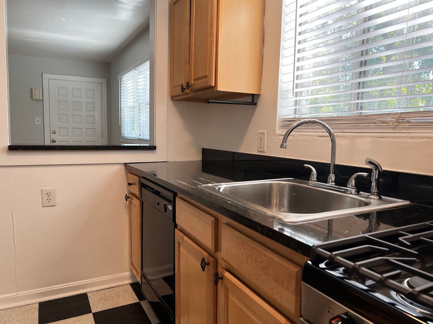 Atlanta Apartment: 833 Ponce de Leon Place