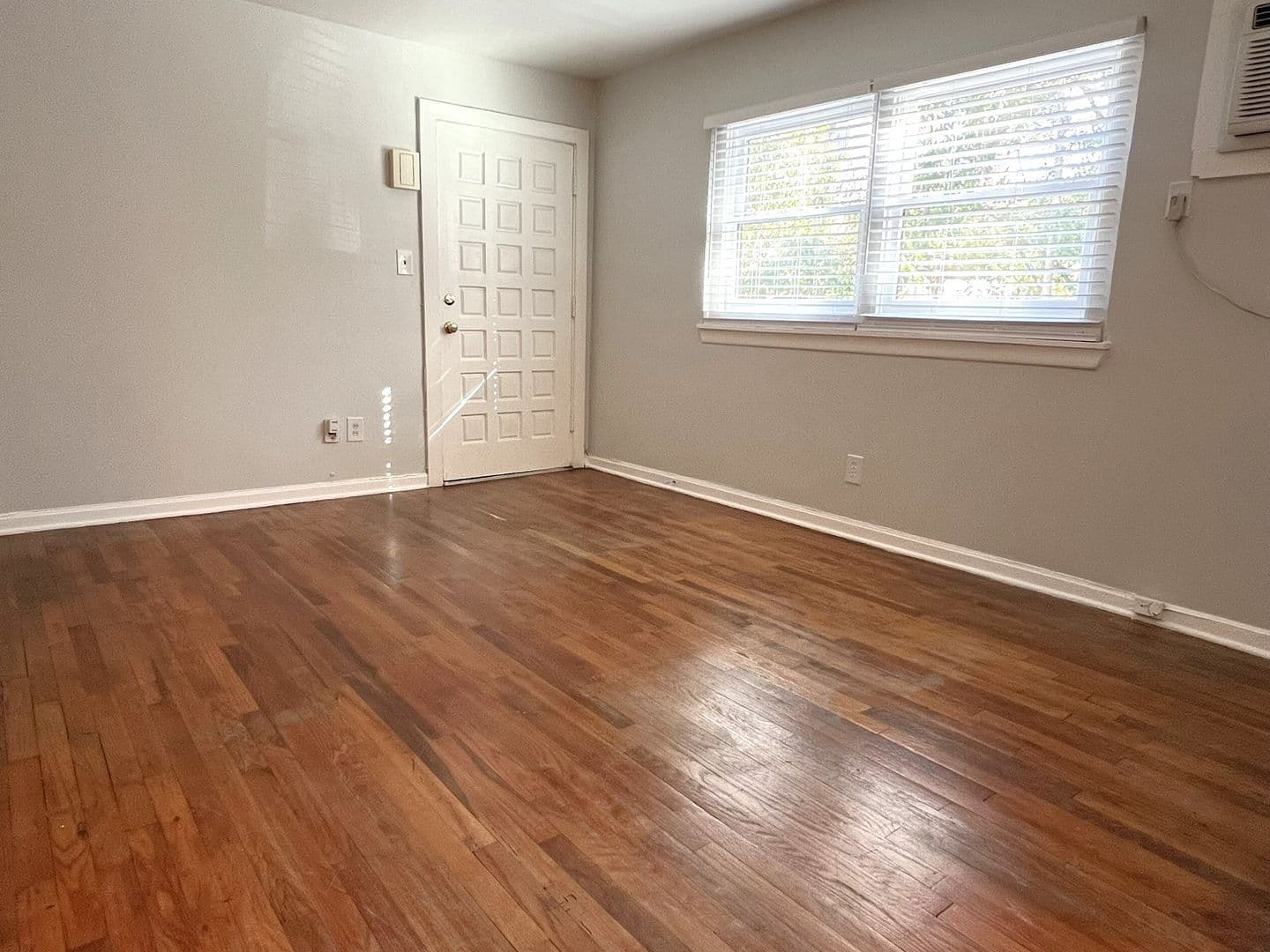 Atlanta Apartment: 833 Ponce de Leon Place