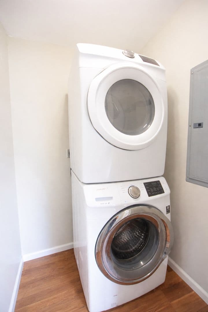 Ithaca Apartment: 605 S Aurora St