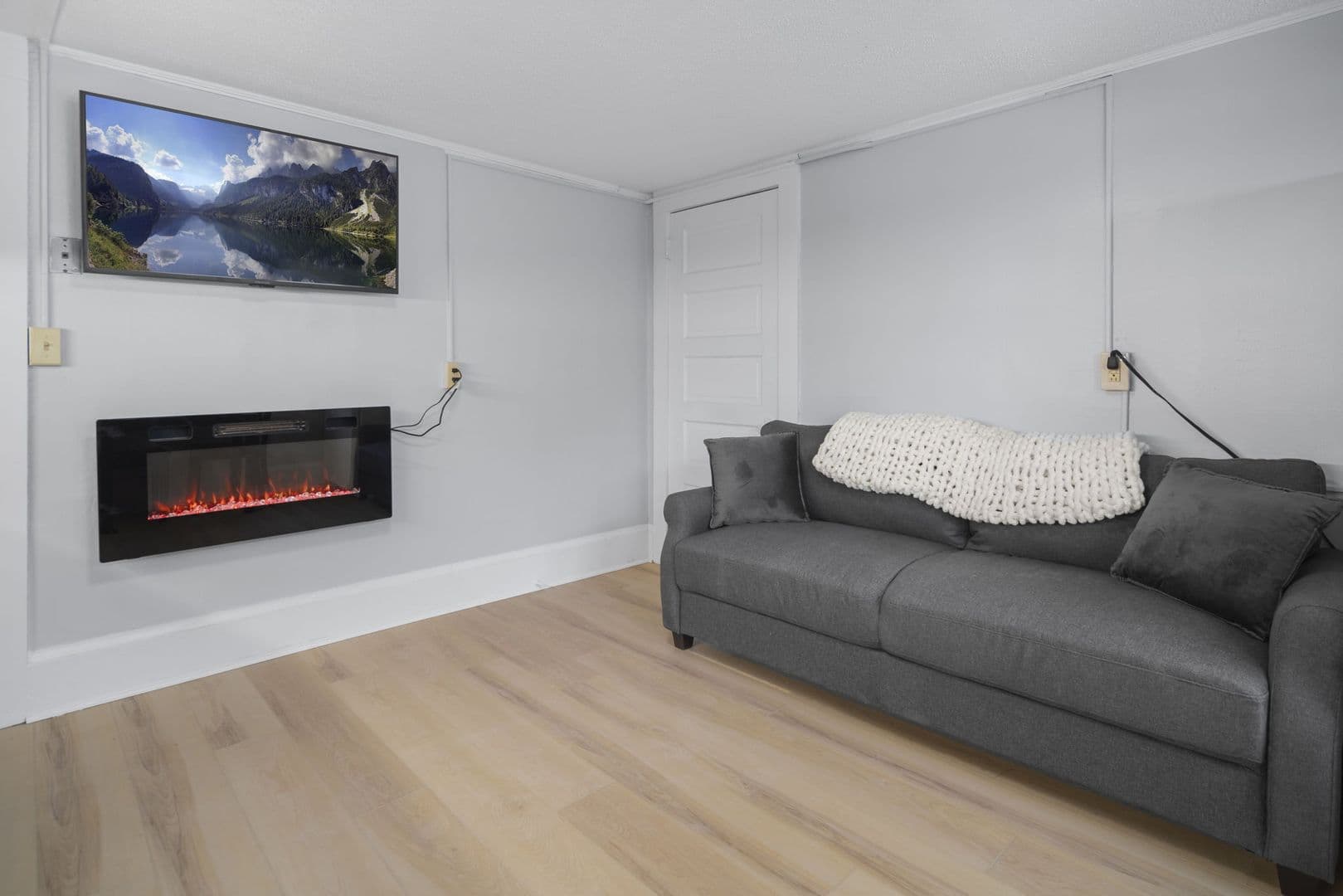 Ithaca Apartment: 104 Harvard Pl