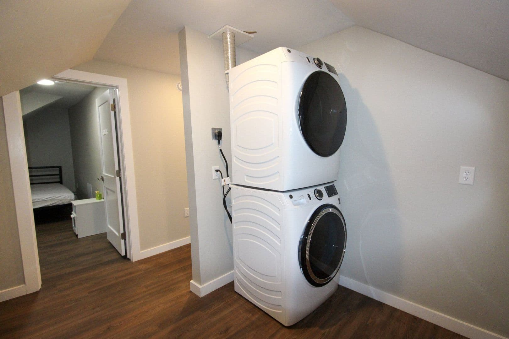 Ithaca Apartment: 522 Stewart Ave