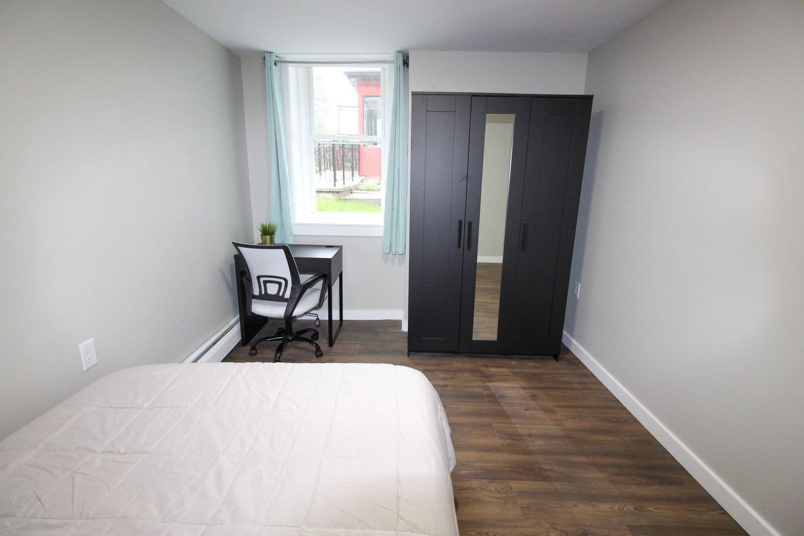 Ithaca Apartment: 522 Stewart Ave