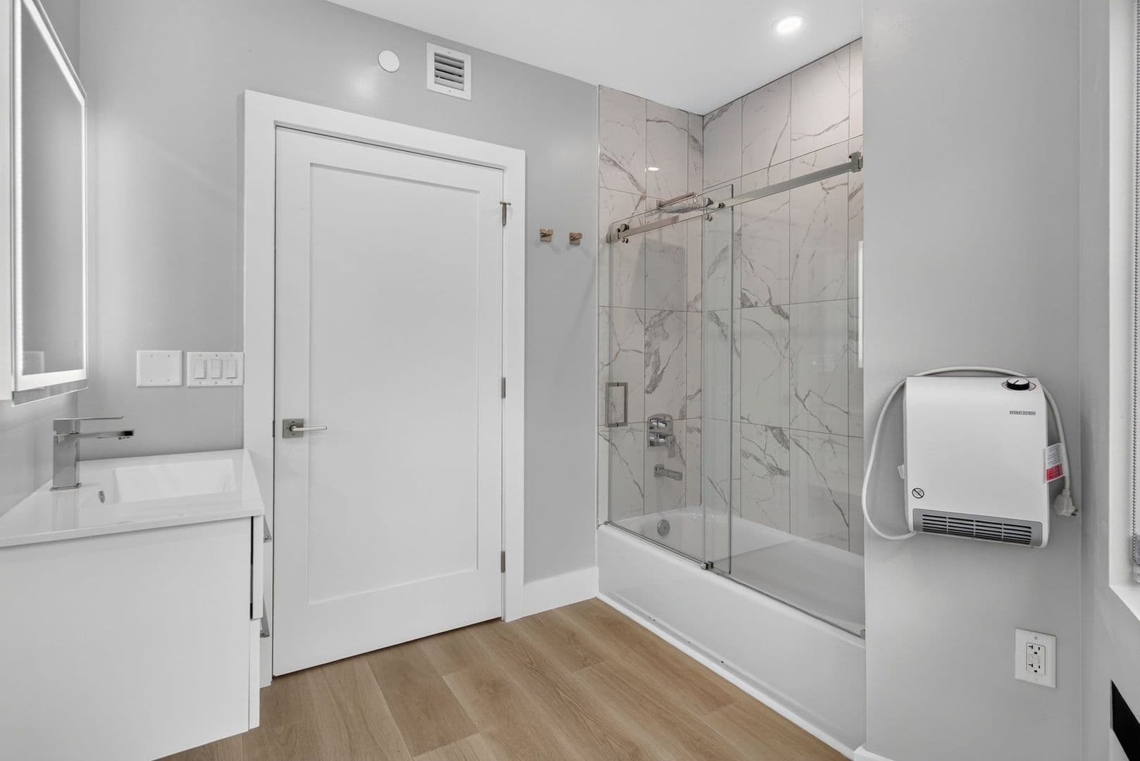Ithaca Apartment: 201 Oak Avenue