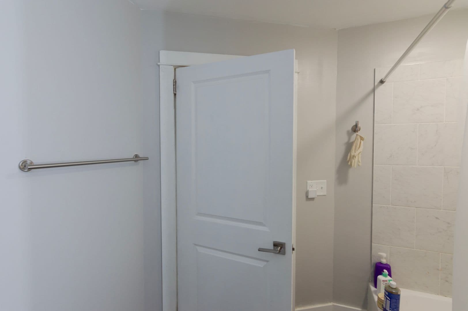 Ithaca Apartment: 609 E State St