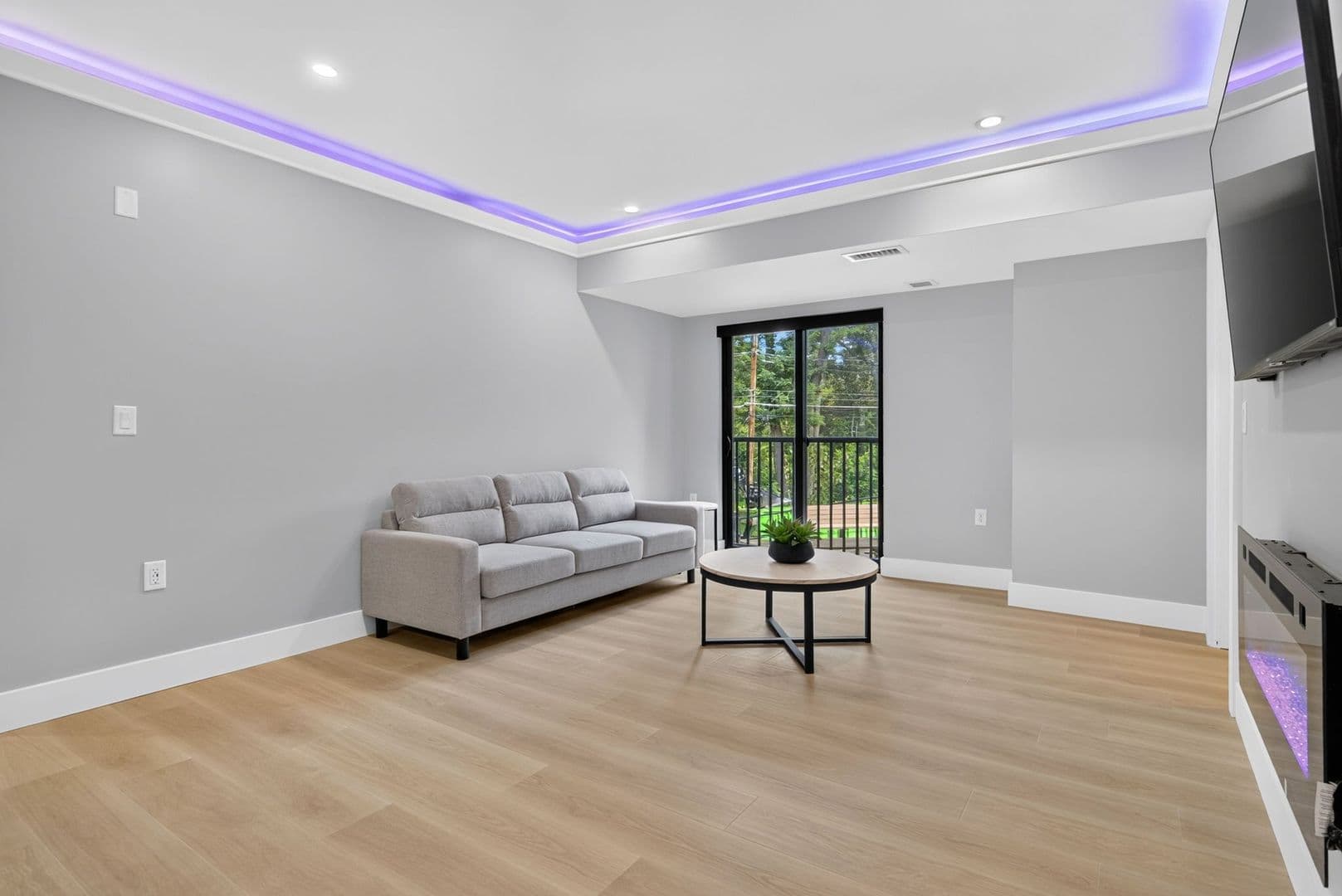 Ithaca Apartment: 201 Oak Avenue