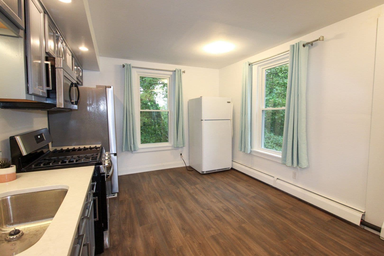 Ithaca Apartment: 522 Stewart Ave