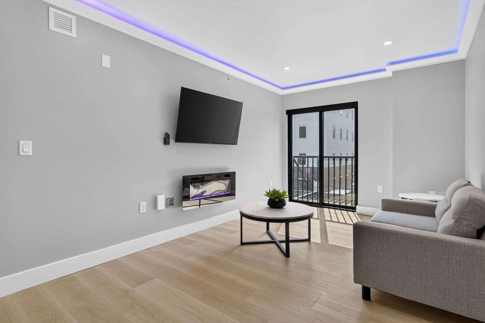 Ithaca Apartment: 201 Oak Avenue