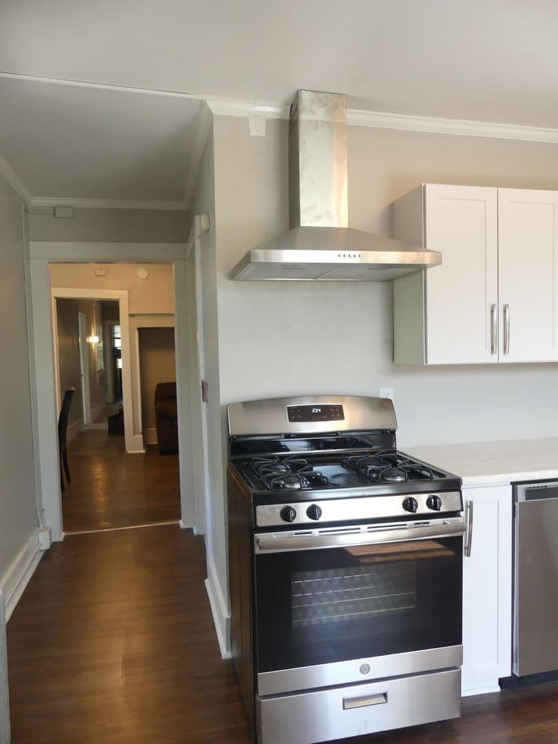 Ithaca Apartment: 609 E State St