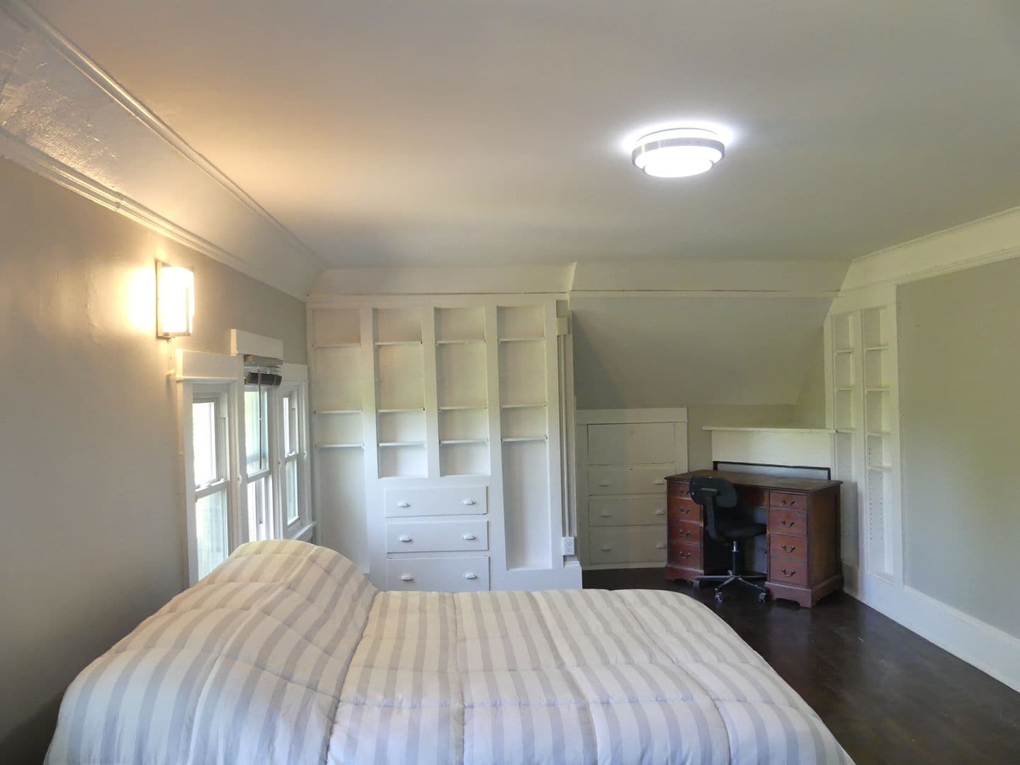 Ithaca Apartment: 609 E State St