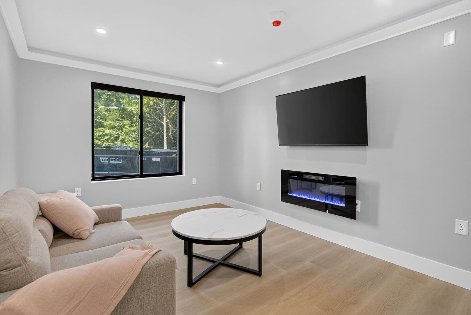 Ithaca Apartment: 201 Oak Avenue