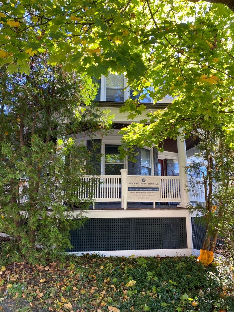 Ithaca Apartment: 609 E State St