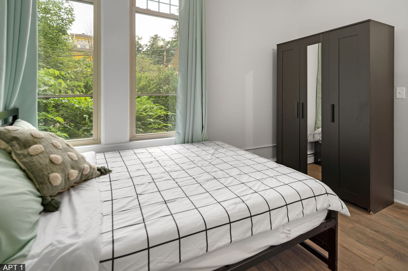 Ithaca Apartment: 711 E Seneca St