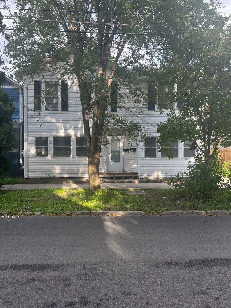 Ithaca Apartment: 1005 - 1007 N Aurora St