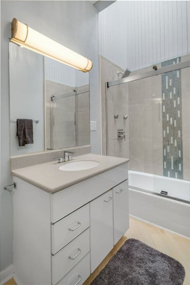 Ithaca Apartment: 702 E State St