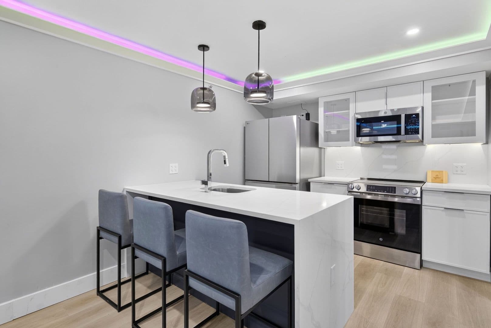 Ithaca Apartment: 201 Oak Avenue