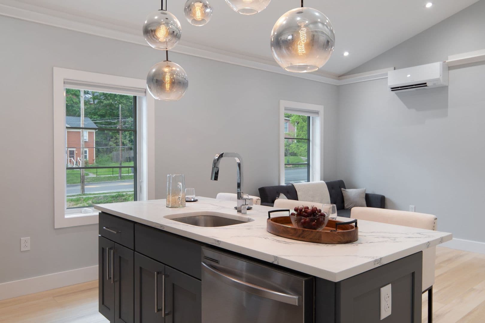 Ithaca Apartment: 601 E State St