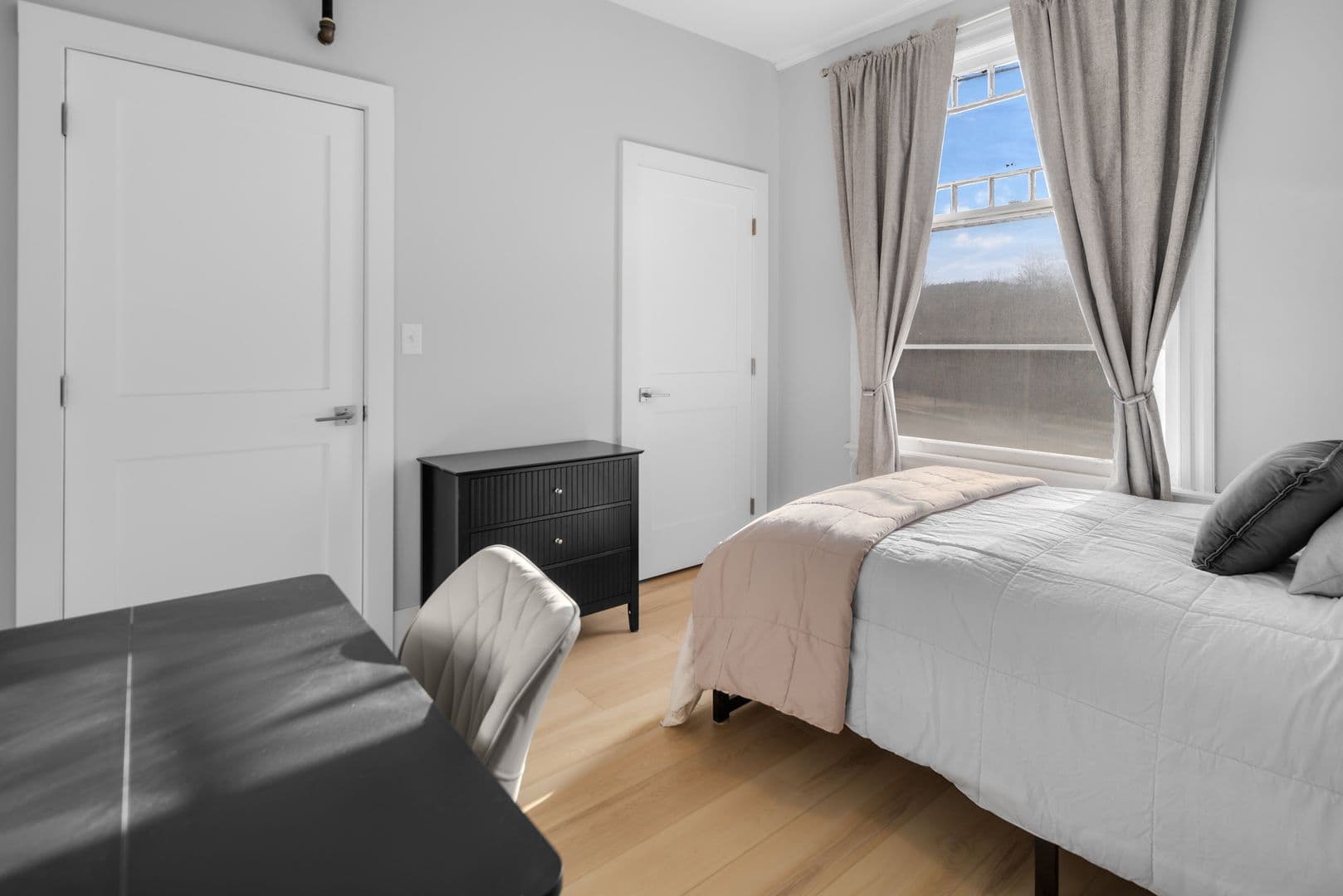 Ithaca Apartment: 702 E State St