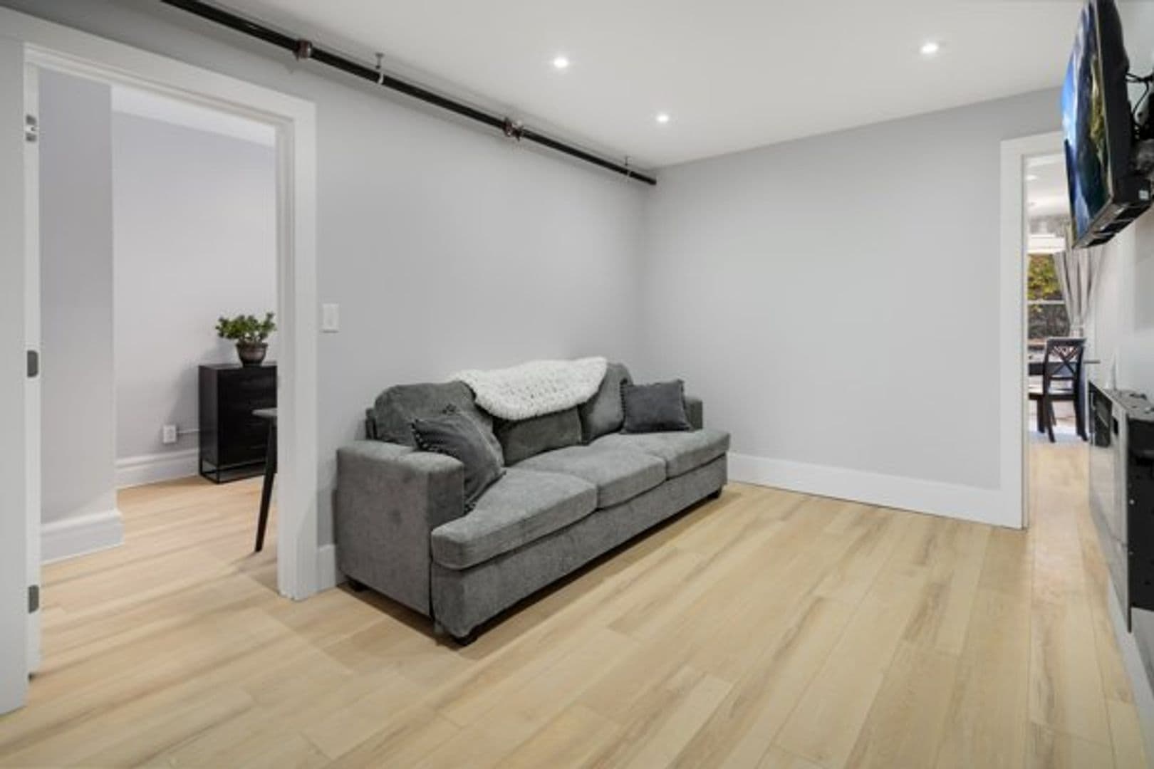 Ithaca Apartment: 702 E State St
