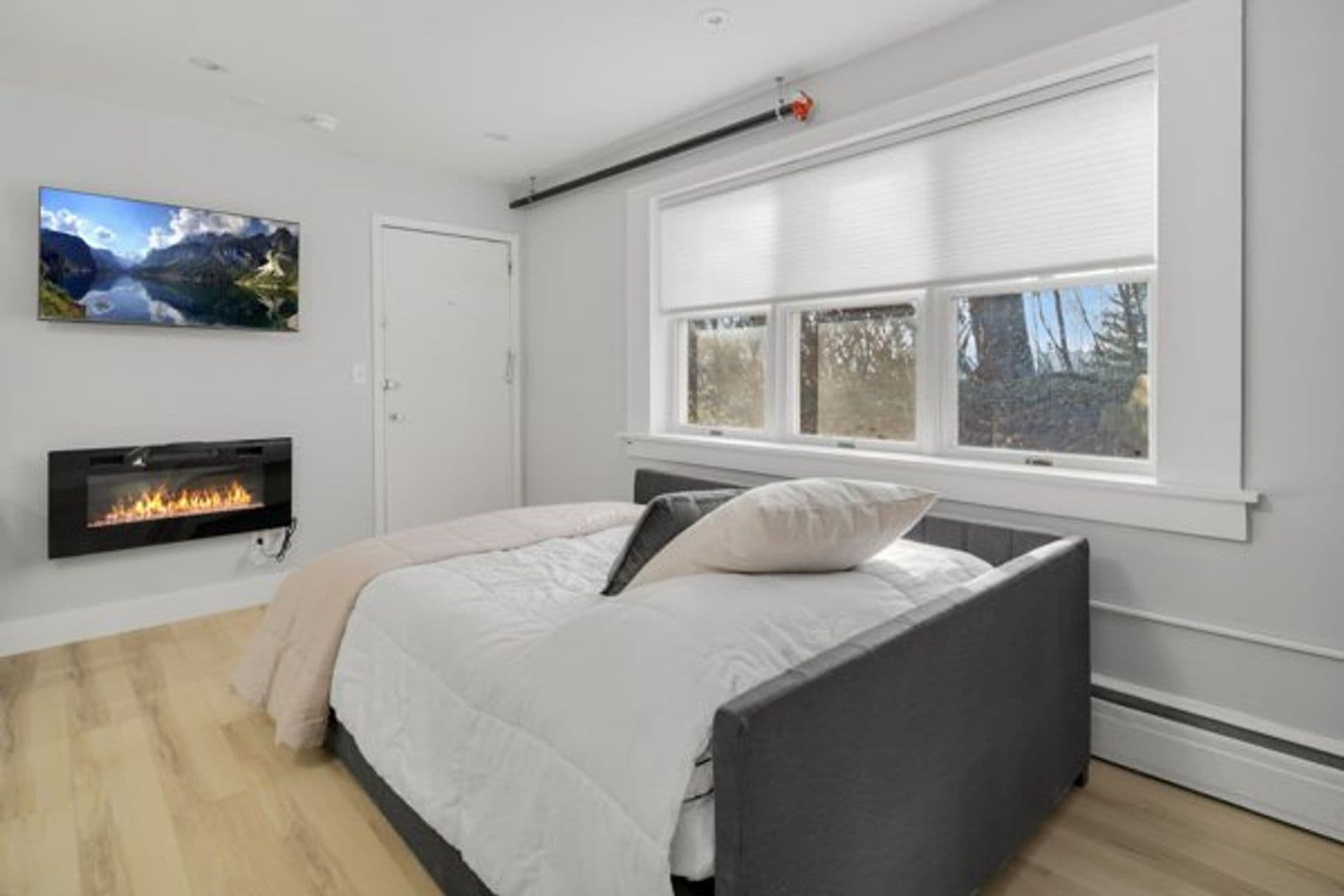 Ithaca Apartment: 504 Stewart Ave