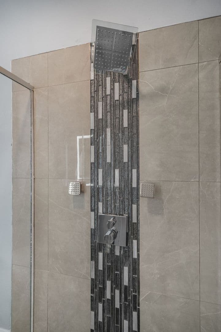 Ithaca Apartment: 702 E State St