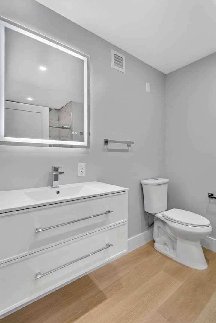 Ithaca Apartment: 201 Oak Avenue