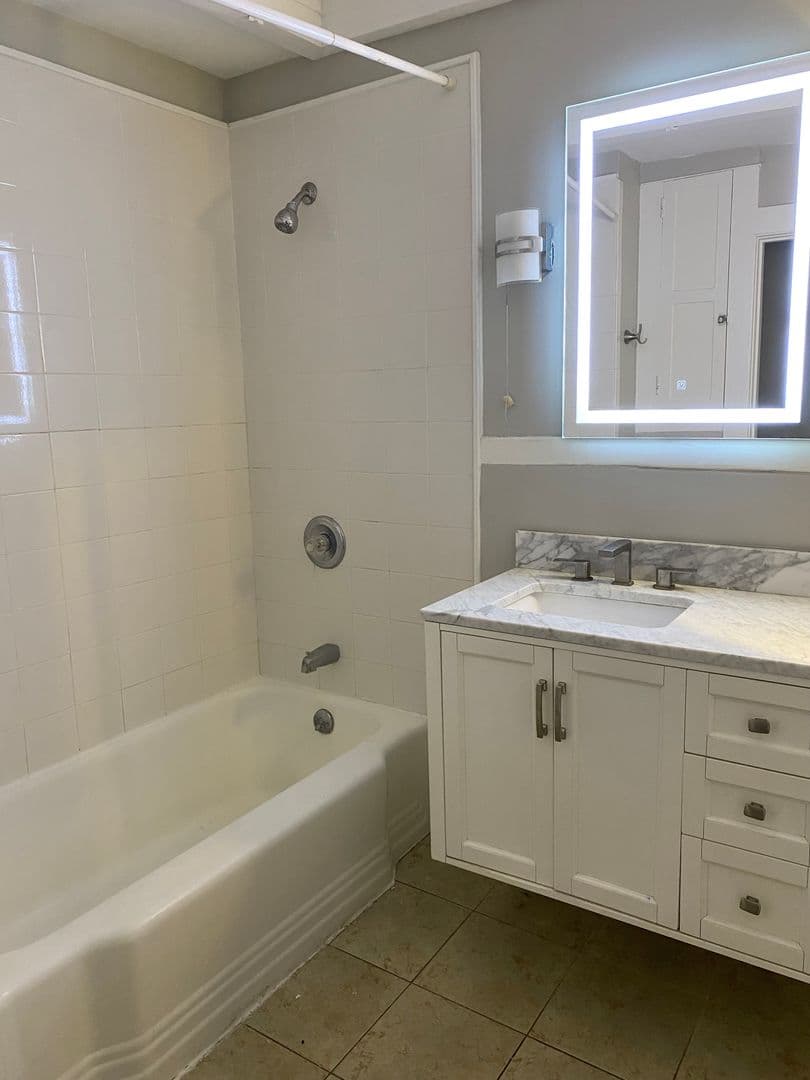 Ithaca Apartment: 609 E State St
