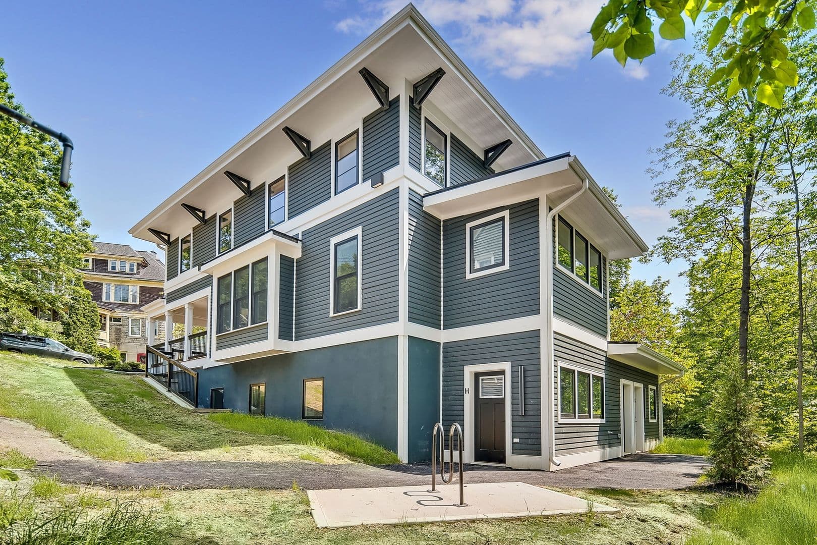 Ithaca Apartment: 601 E State St