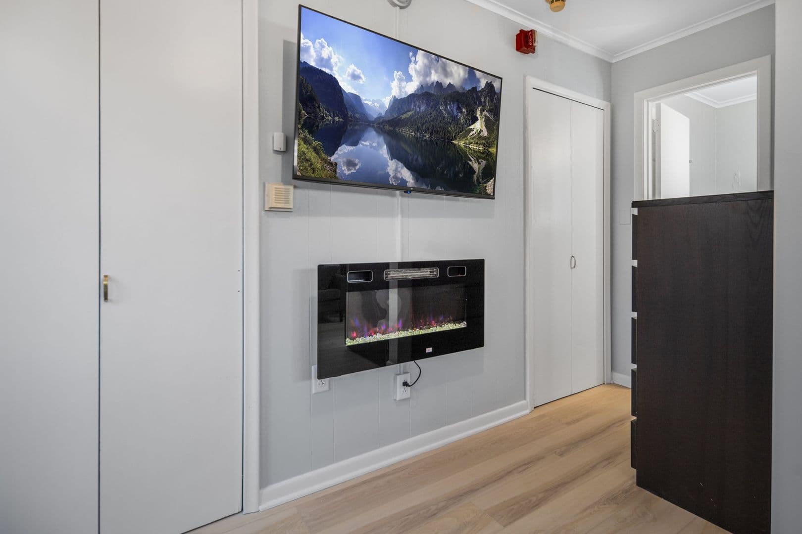 Ithaca Apartment: 104 Harvard Pl