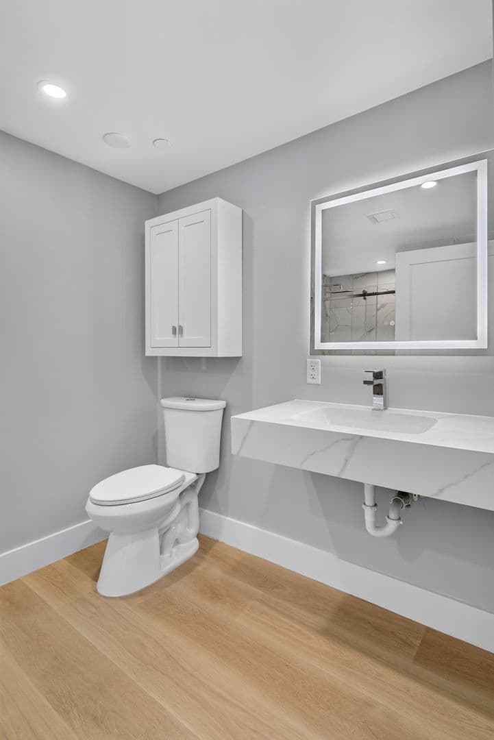Ithaca Apartment: 201 Oak Avenue