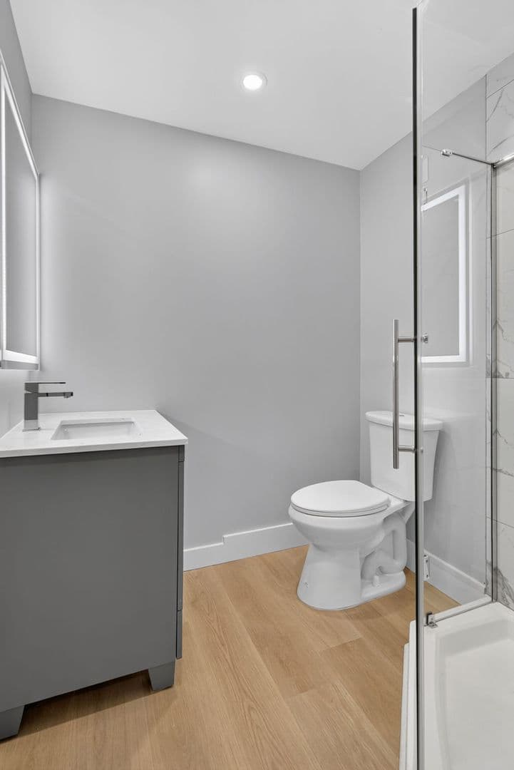 Ithaca Apartment: 201 Oak Avenue
