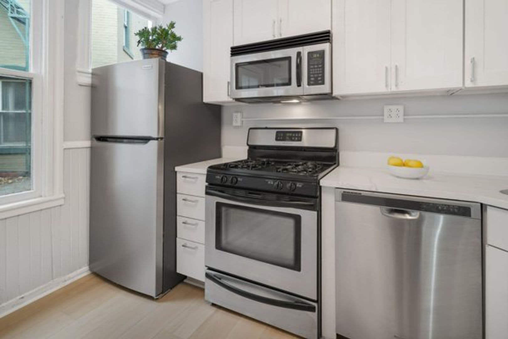 Ithaca Apartment: 702 E State St