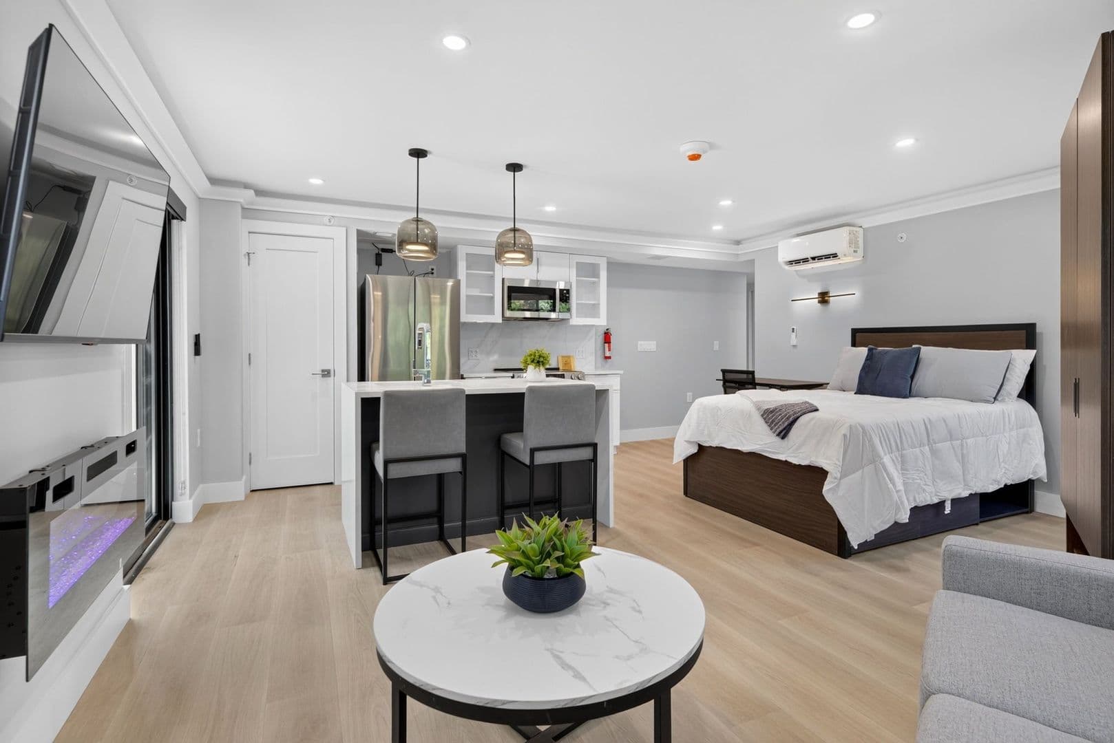 Ithaca Apartment: 201 Oak Avenue