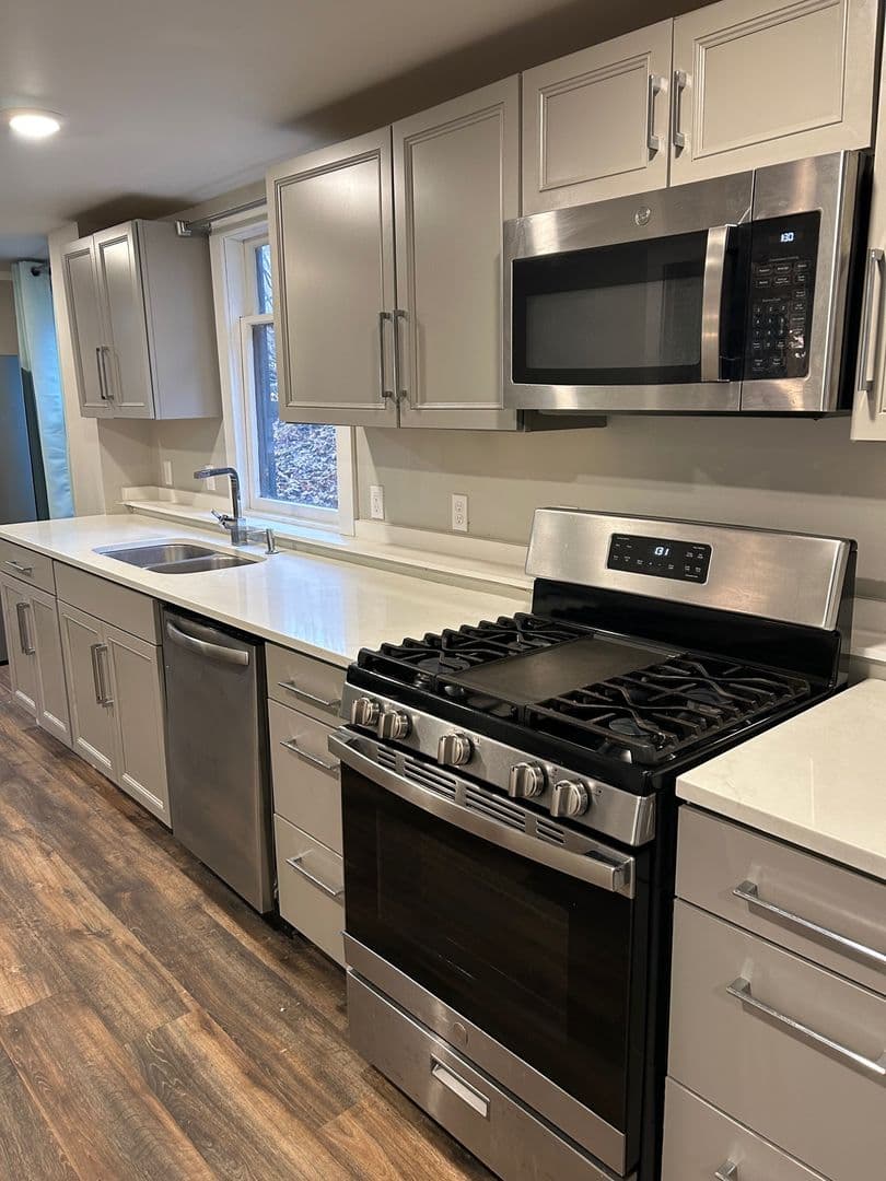 Ithaca Apartment: 613 E State St