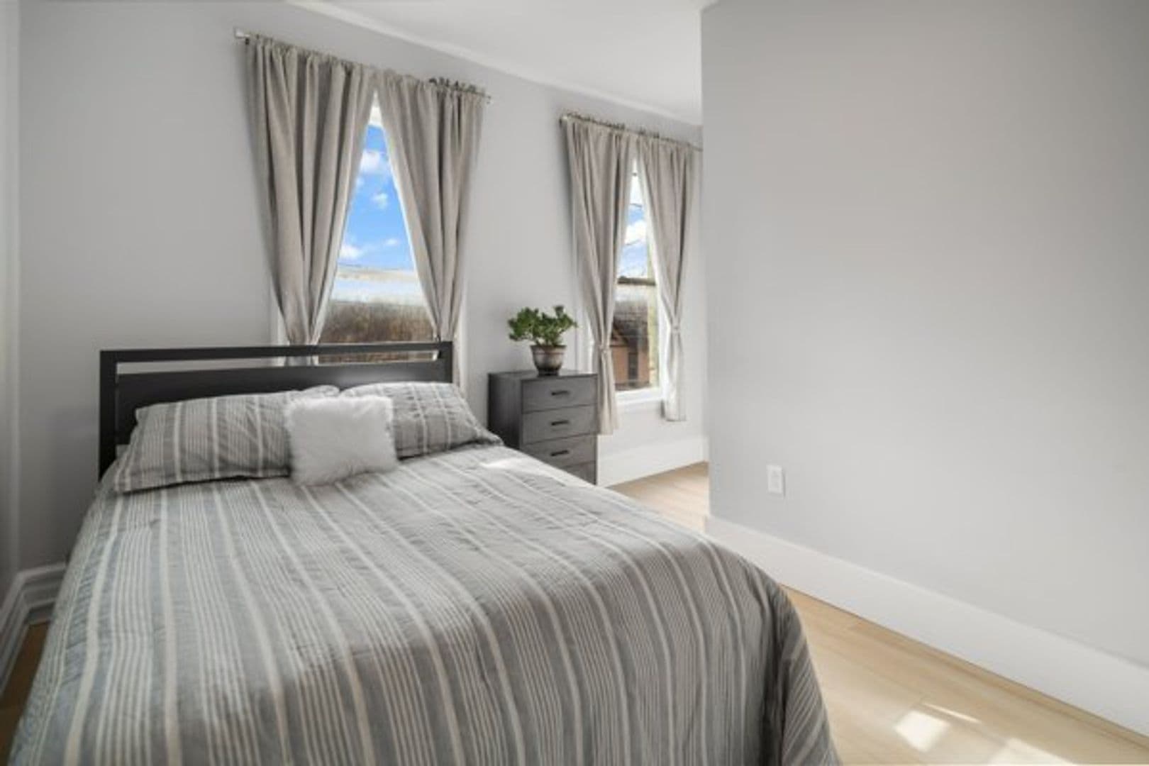 Ithaca Apartment: 702 E State St