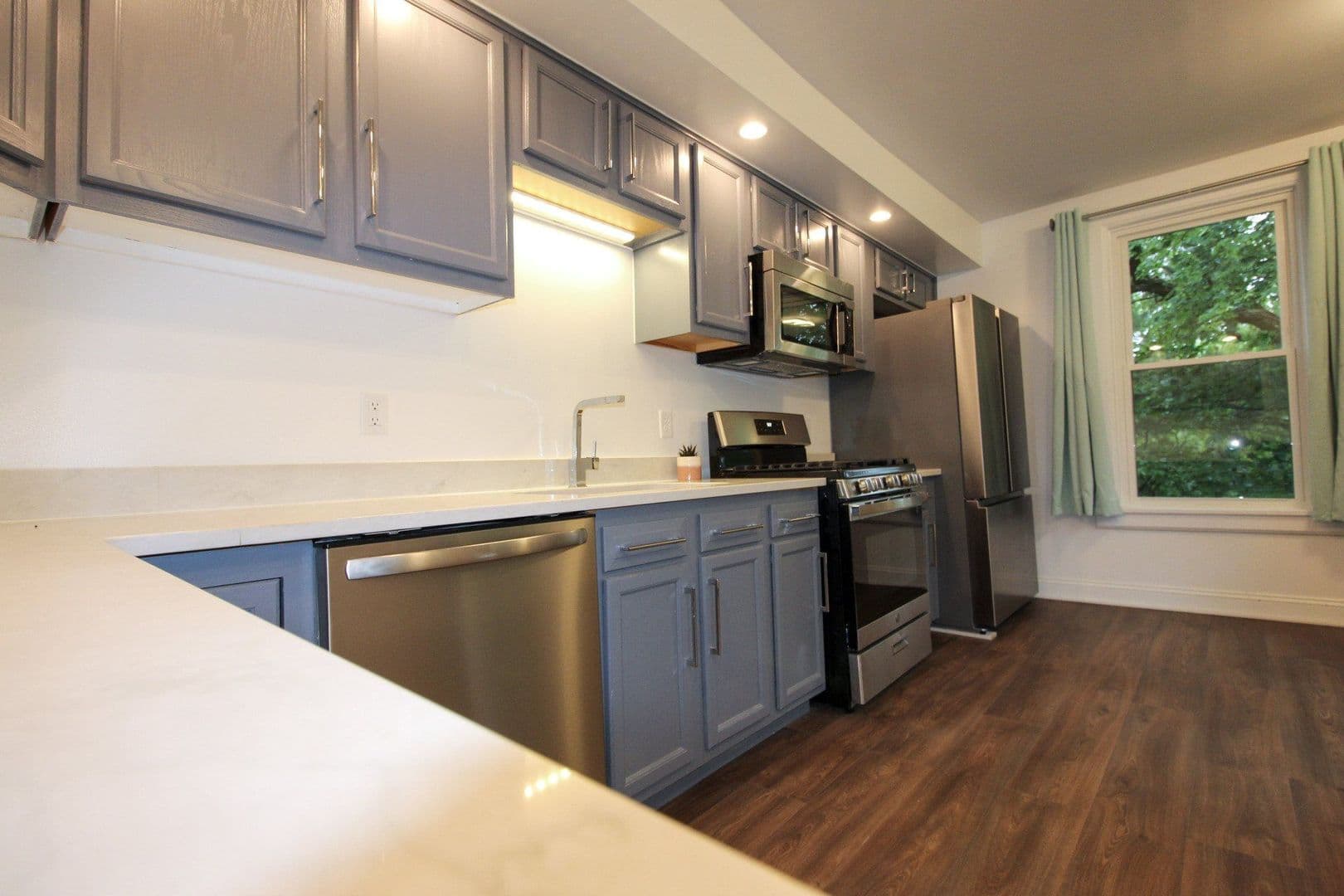 Ithaca Apartment: 522 Stewart Ave