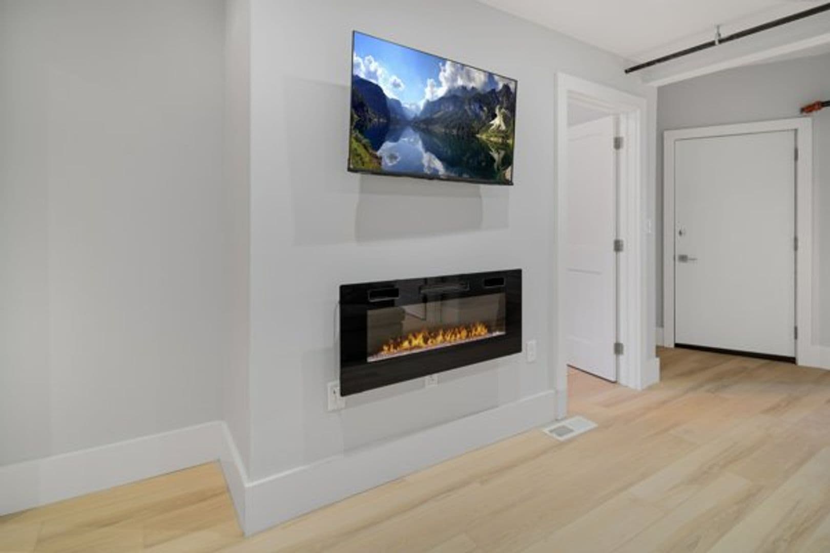 Ithaca Apartment: 702 E State St